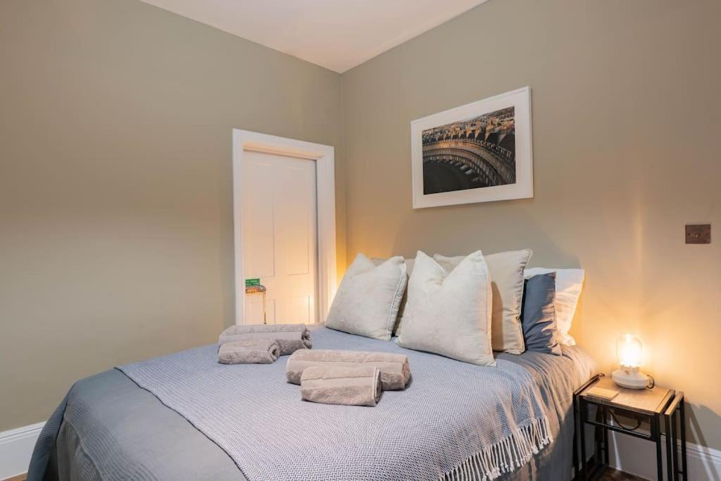 Stunning Boutique Flat In Central Location - Beatrice Bath Bagian luar foto