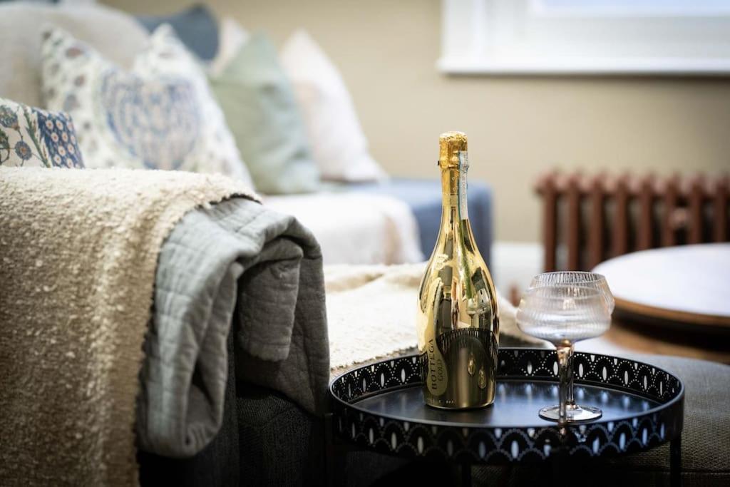 Stunning Boutique Flat In Central Location - Beatrice Bath Bagian luar foto