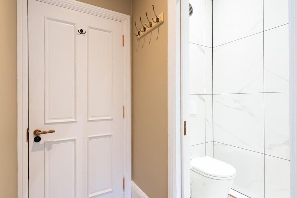 Stunning Boutique Flat In Central Location - Beatrice Bath Bagian luar foto