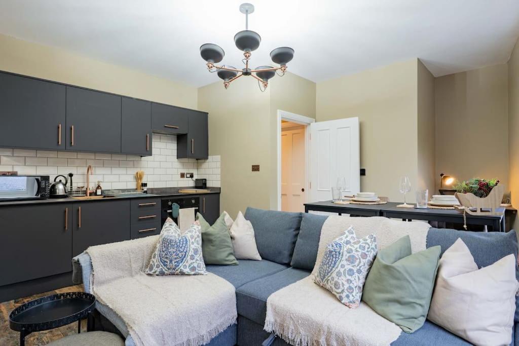 Stunning Boutique Flat In Central Location - Beatrice Bath Bagian luar foto